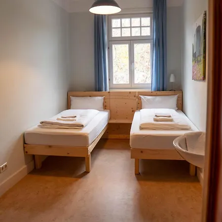 Albgut - Uebernachten Im Kulturdenkmal Altes Lager In Der Ehemaligen Offiziersunterkunft So1 Hotel Münsingen