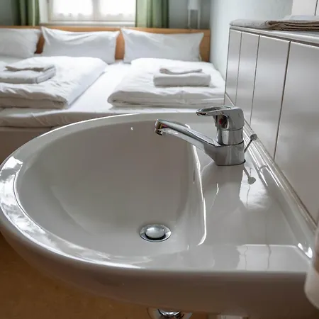 Albgut Gmbh - Uebernachten Im Kulturdenkmal Altes Lager In Der Ehemaligen Offiziersunterkunft So1 Отель Мюнзинген