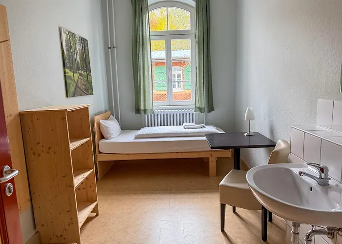 Albgut Gmbh - Uebernachten Im Kulturdenkmal Altes Lager In Der Ehemaligen Offiziersunterkunft So1 Отель *